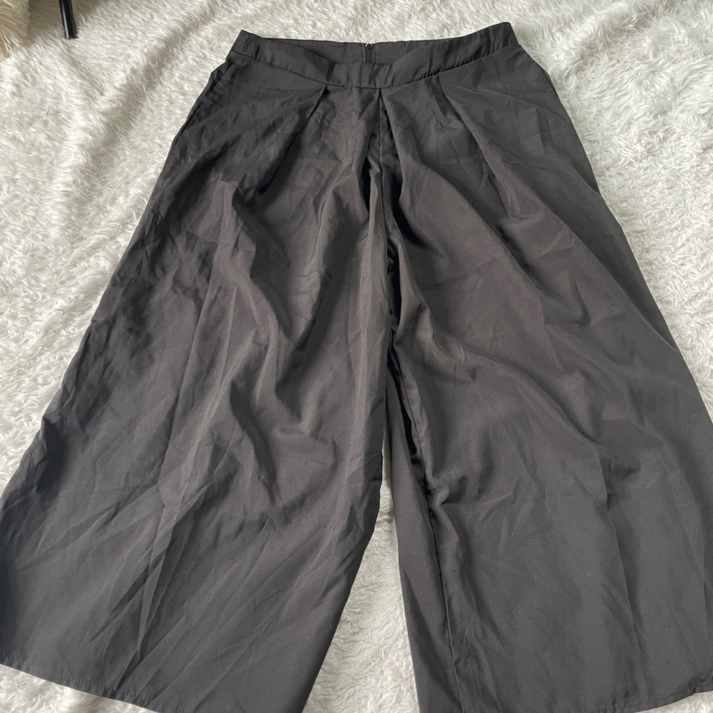 Charlotte Russe gray cropped pants
